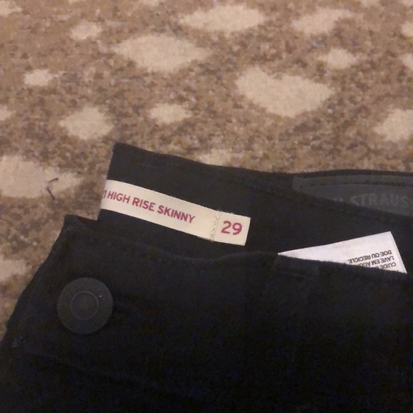 Levi's Women's 721 High-Rise Skinny Jeans - Picture 3 of 6